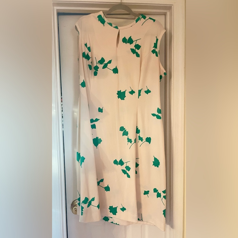 GUC VINTAGE A Damom Fashion Dress with Green Leaf Pattern